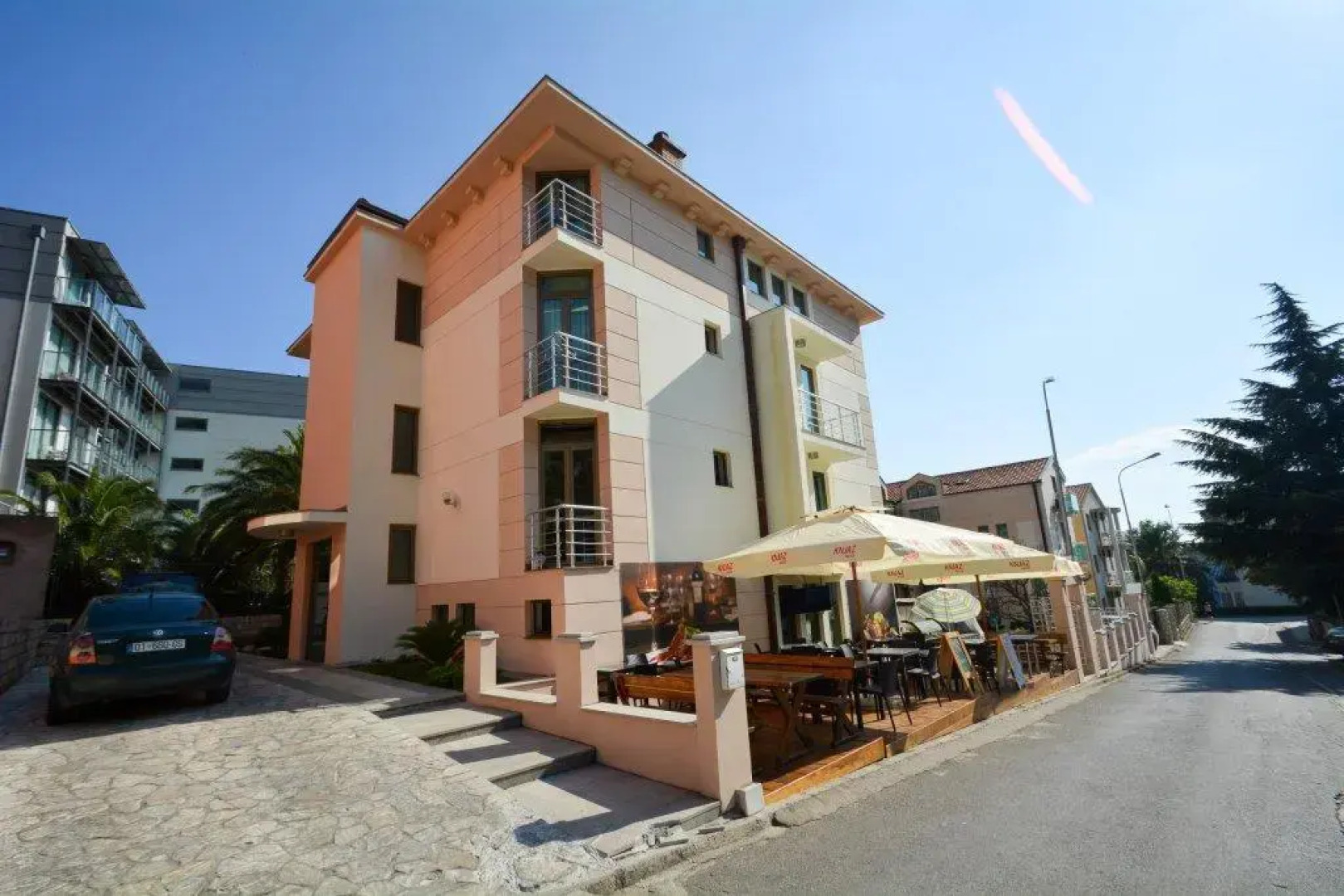 Отель Swiss Holiday