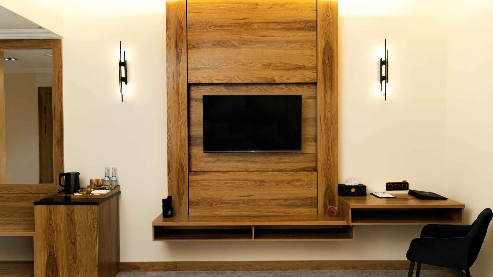 Отель Kohinur Plaza