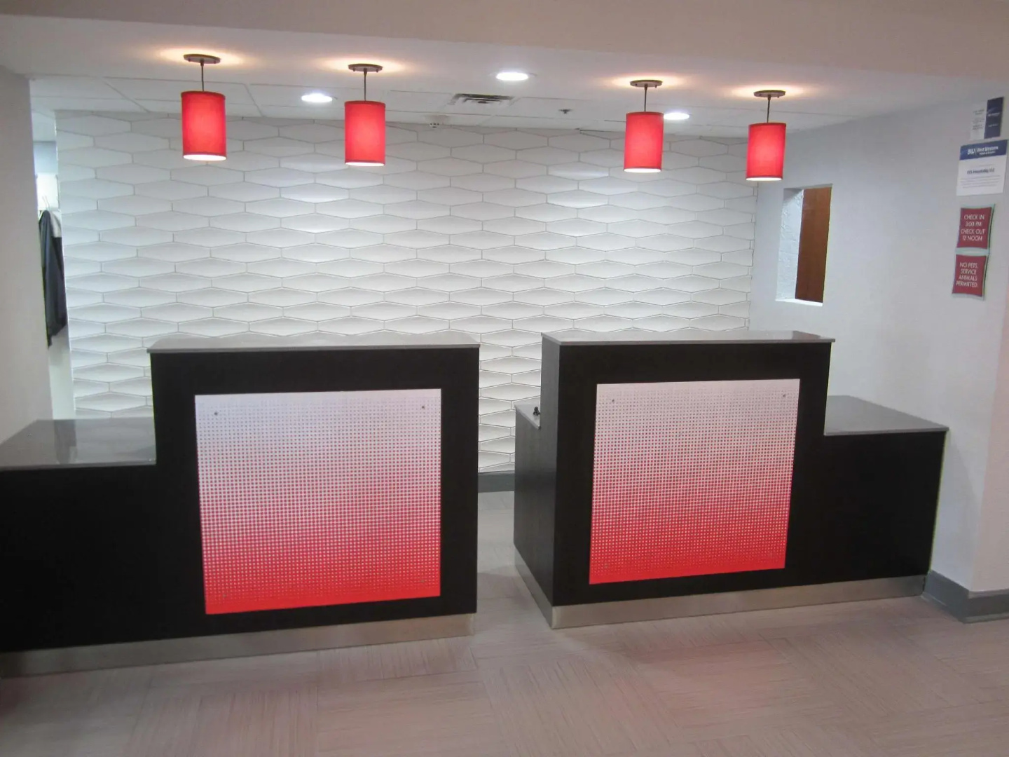 Отель Comfort Inn & Suites