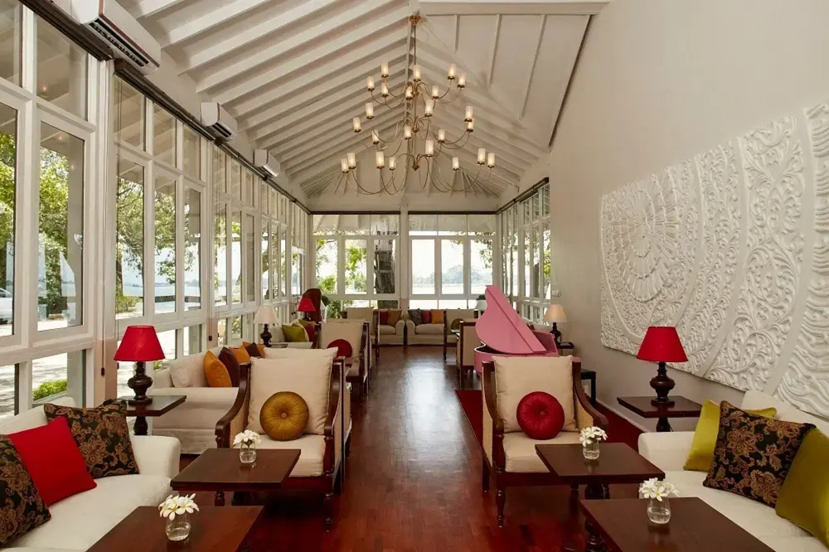 Отель EKHO Lake House - From Colonial Bungalow to Royal Retreat