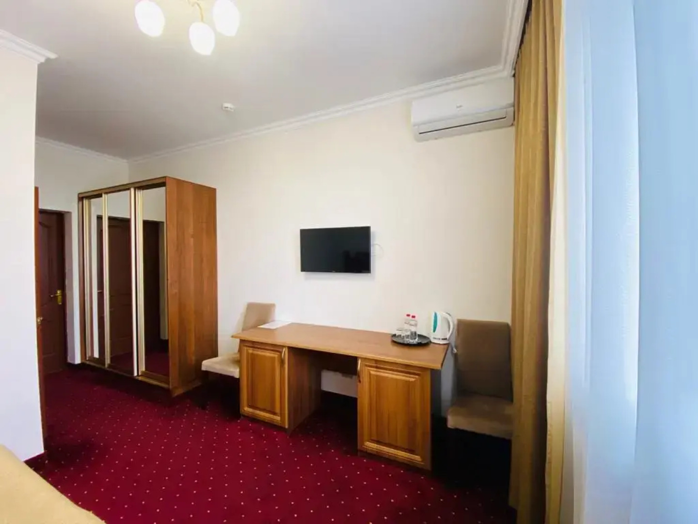 Отель Корона