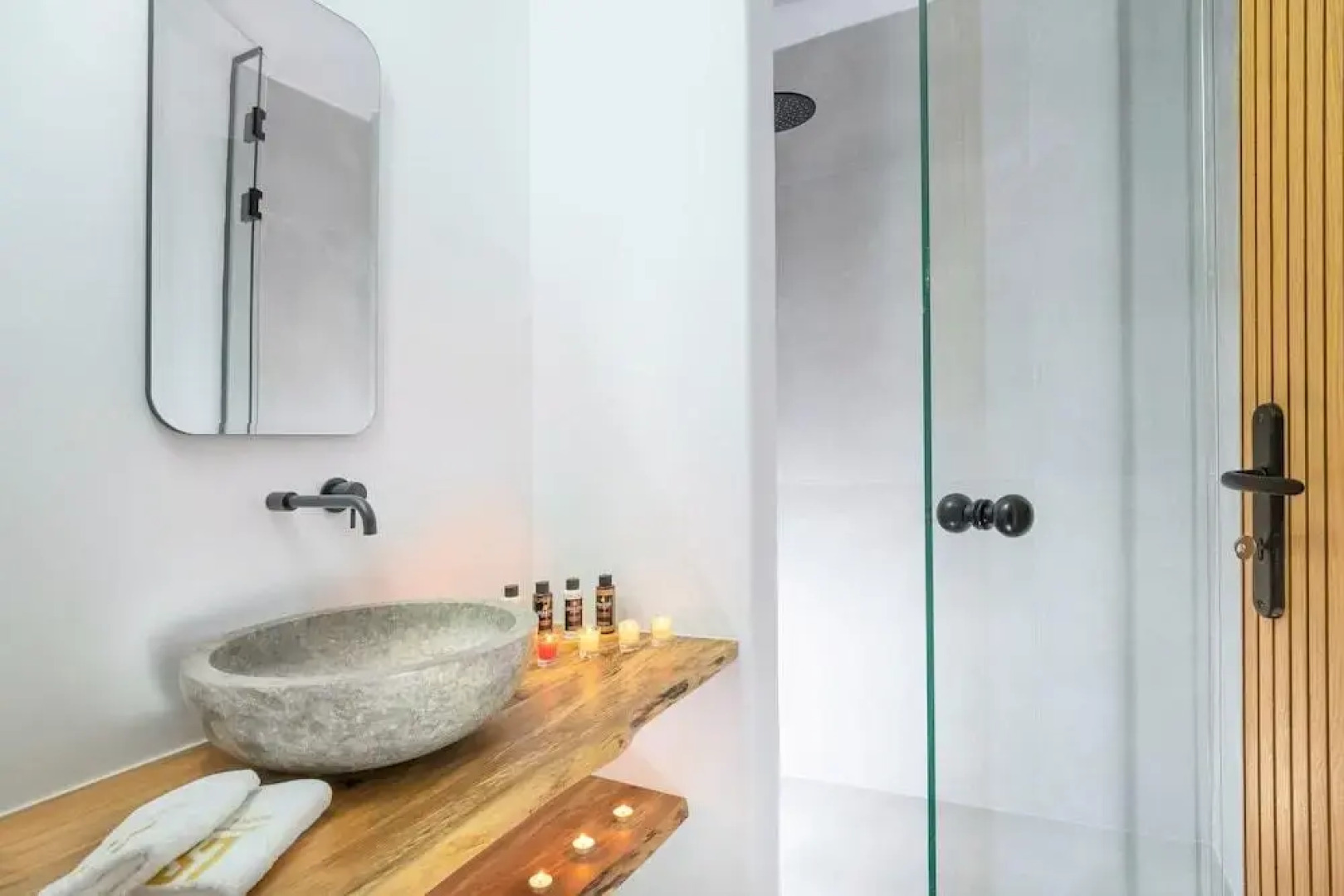 Отель Legendary Suites