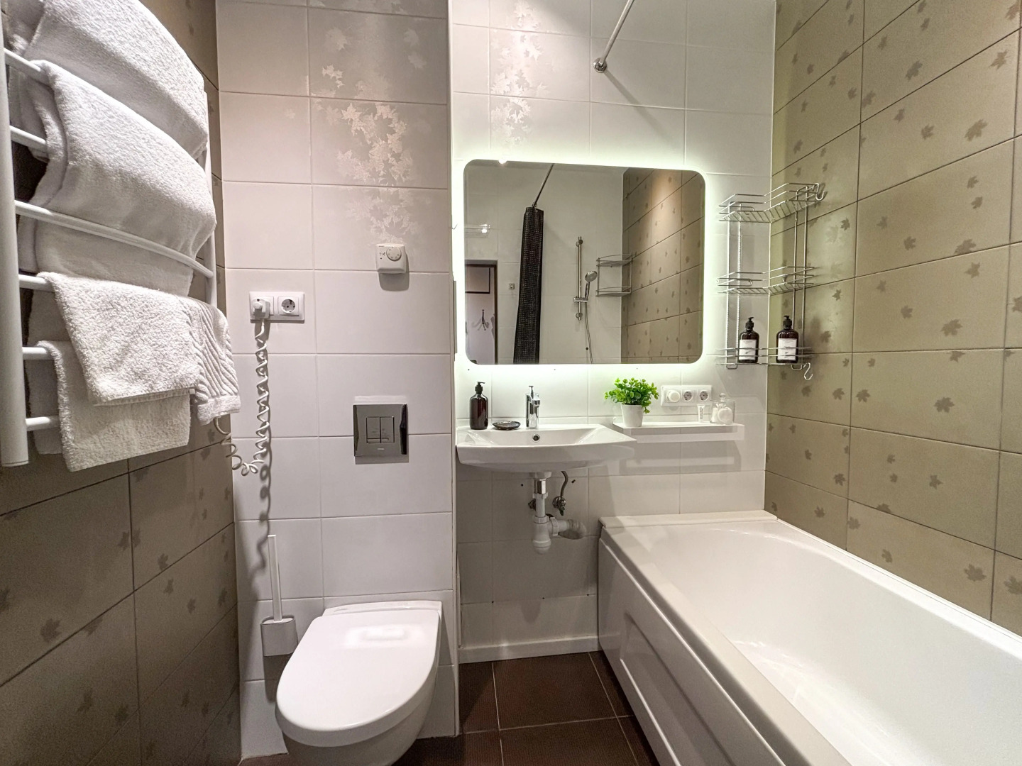 Квартира С отдельной спальней и балконом в центре Поляны