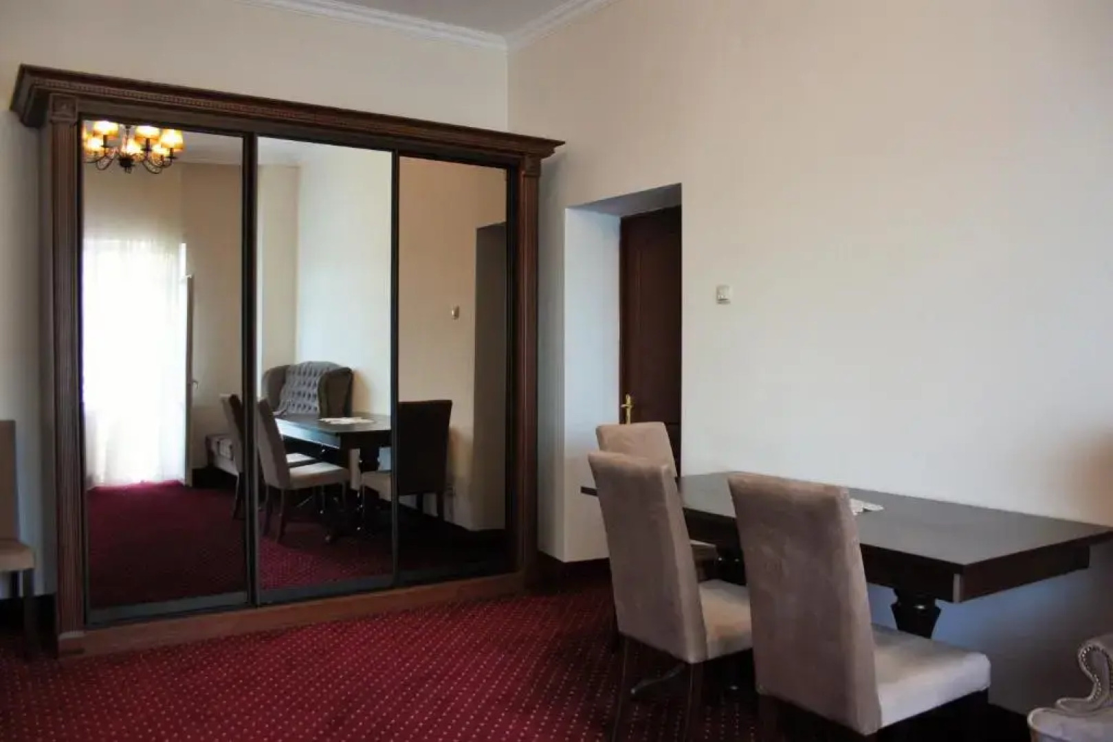 Отель Корона