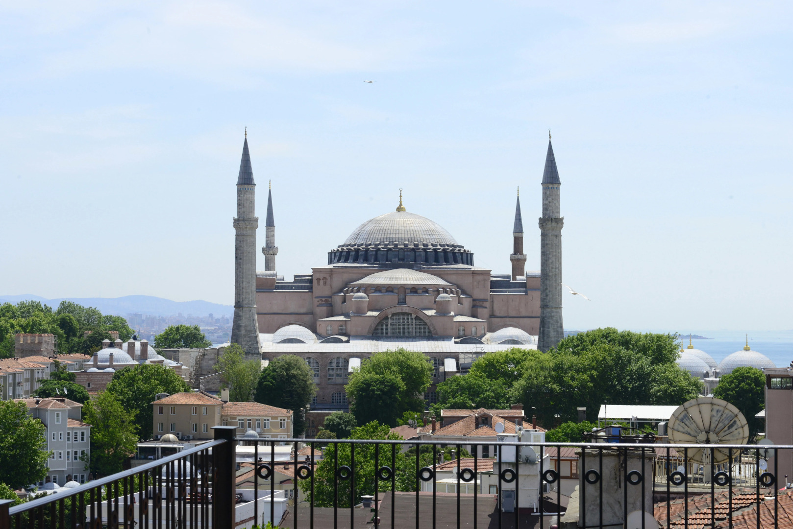 Отель Agora Life