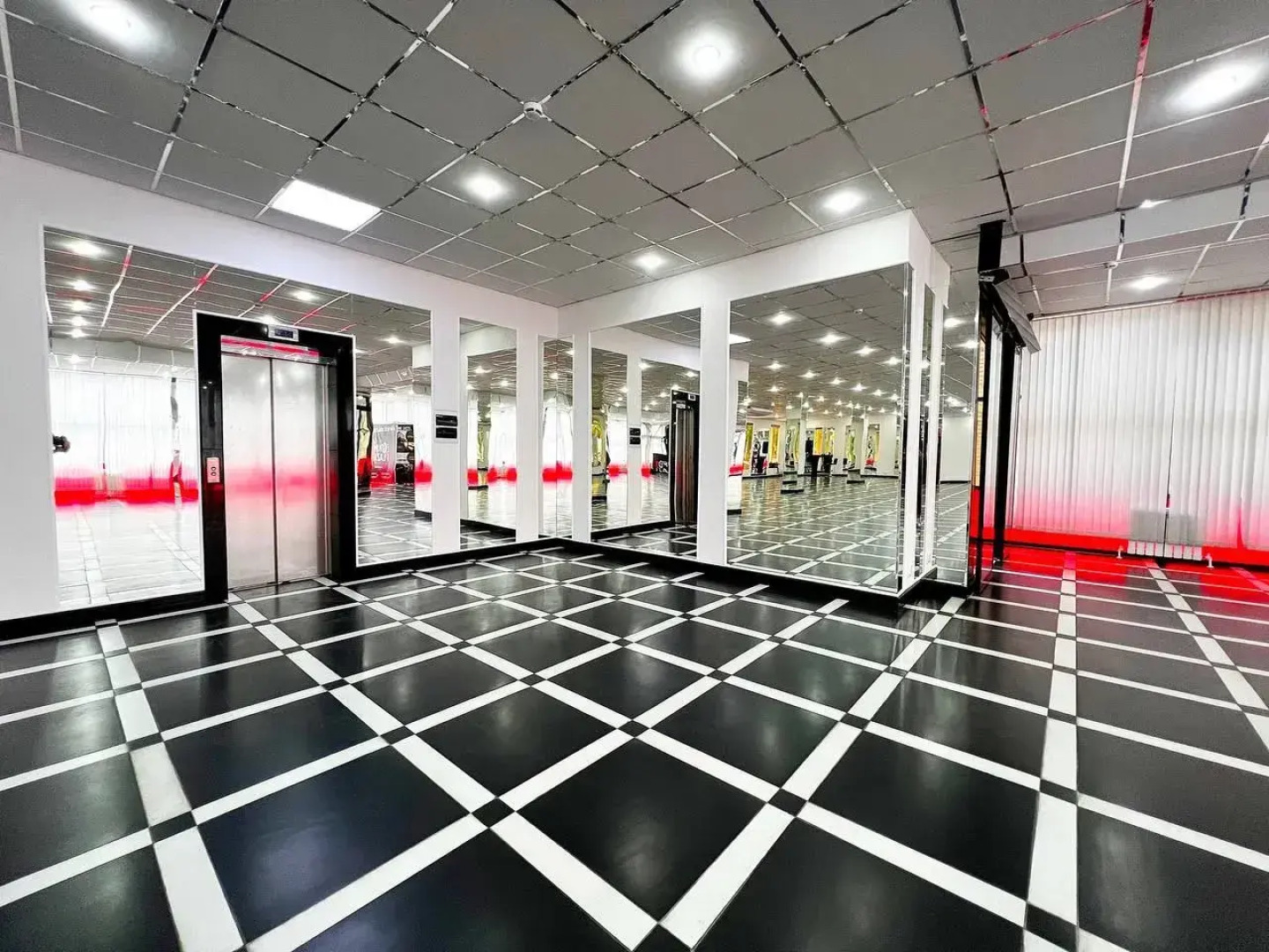 Отель Forum Plaza