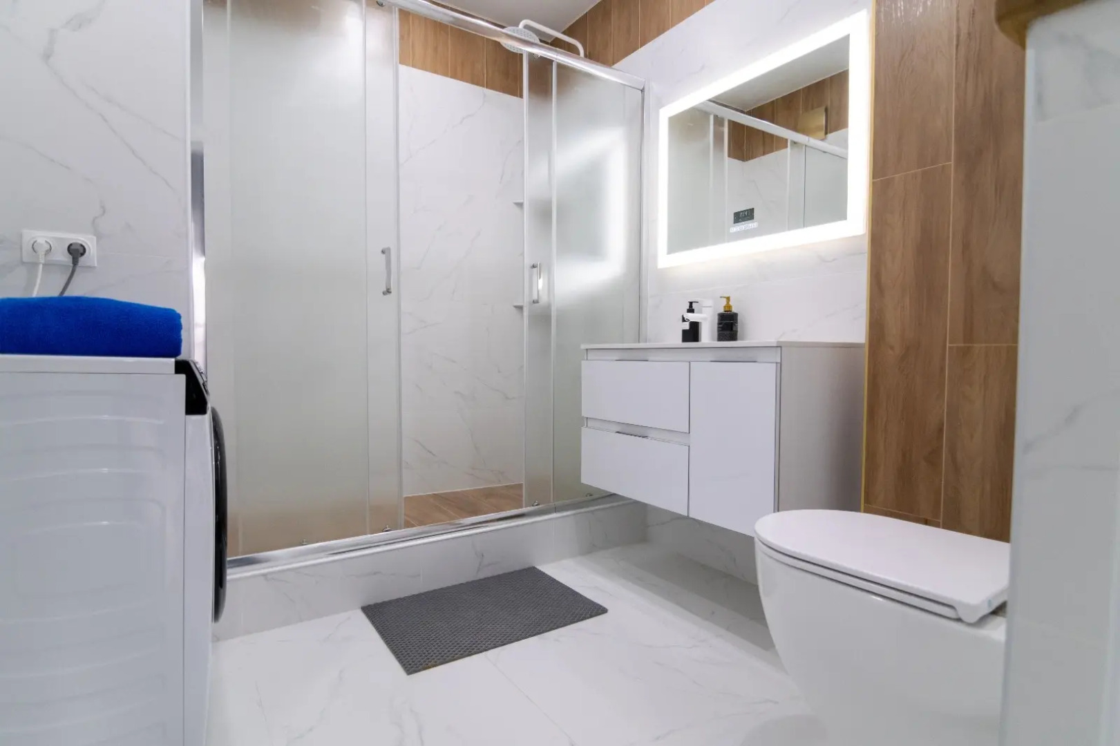 Апартаменты Hedonism Aparts со Стильным Ремонтом в Тихом Районе