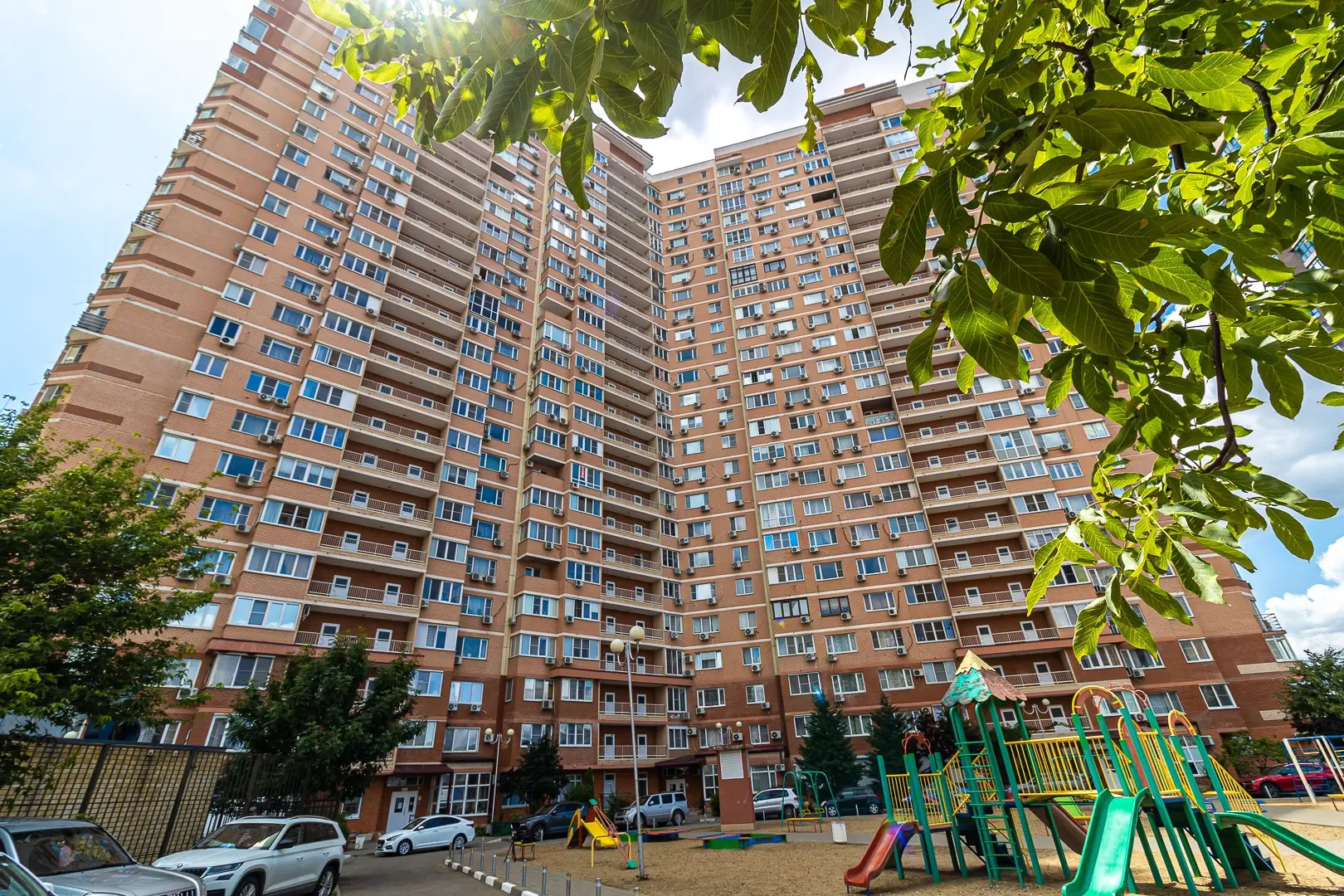 Квартира Просторная двухкомнатная недалеко от парка Галицкого