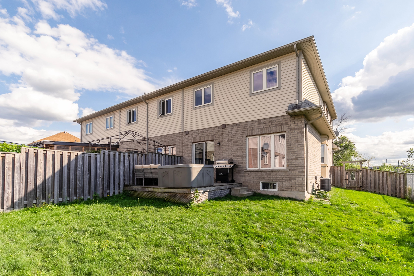 Частный дом Globalstay Luxury 3BR Townhomes with Hot tub Gym BBQ