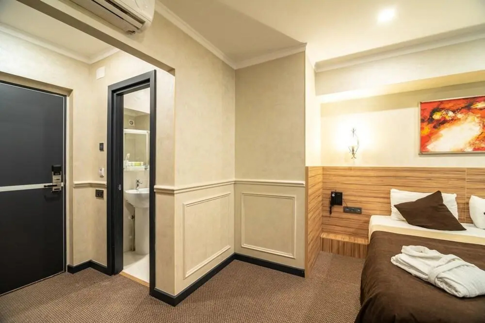 Отель Mildom City