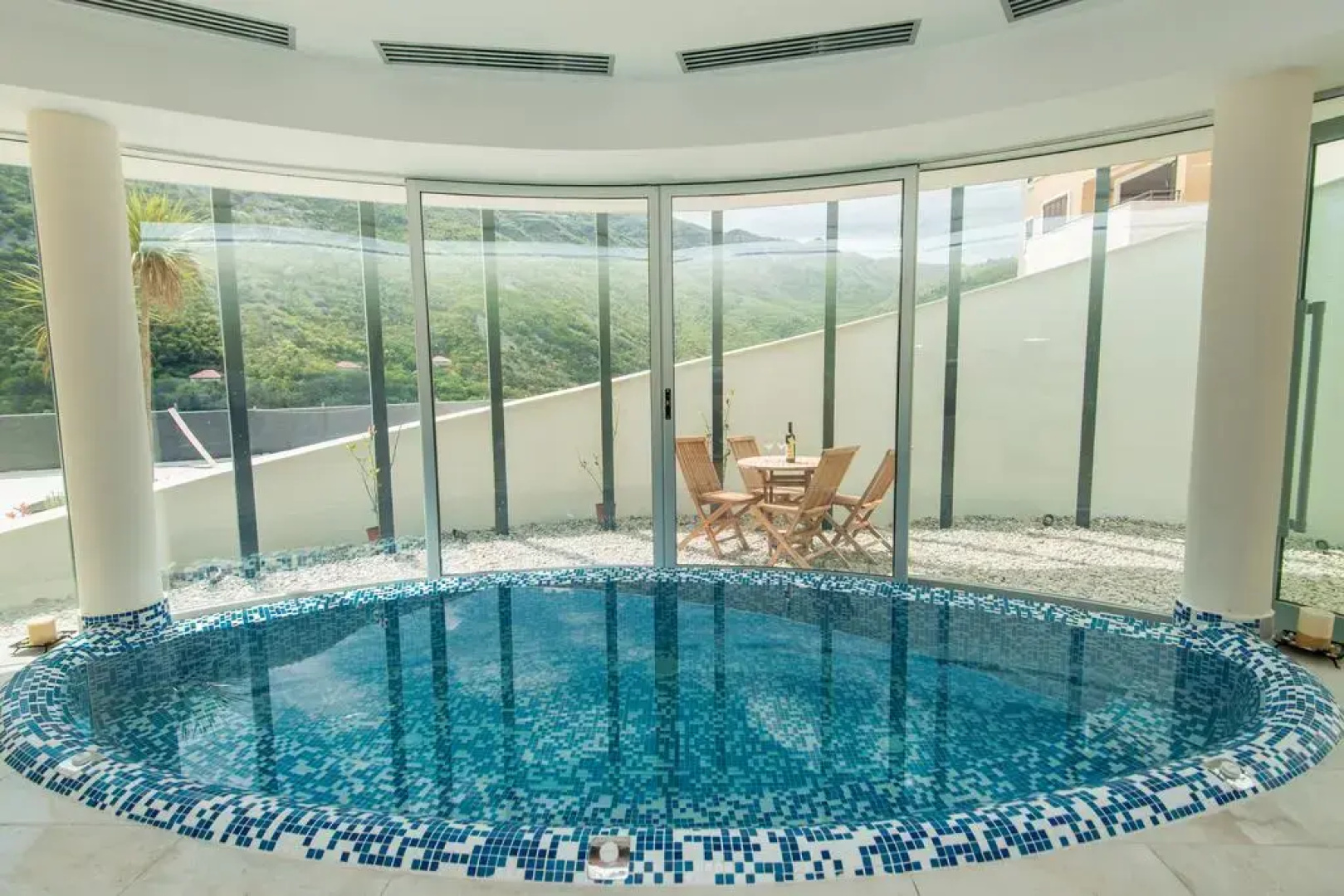 Апартаменты Gorgeous Morinj Resort