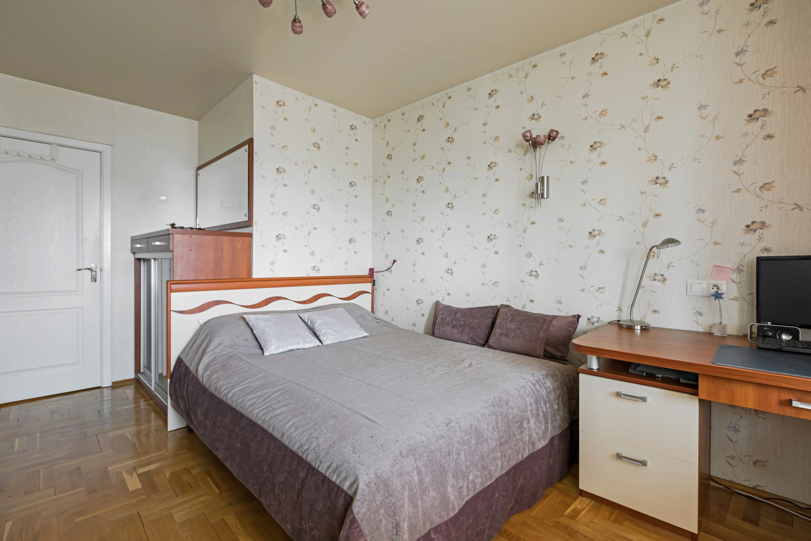 Квартира С тремя Комнатами и Кухней на Немиге