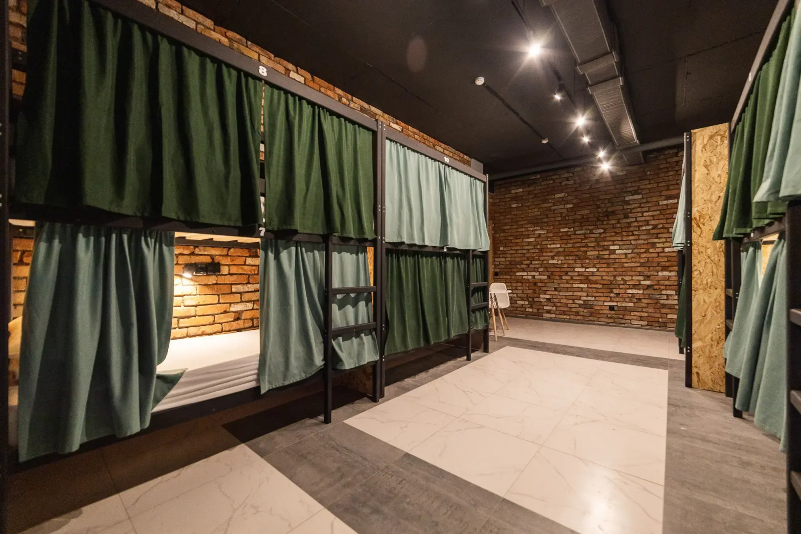 Хостел и Точка