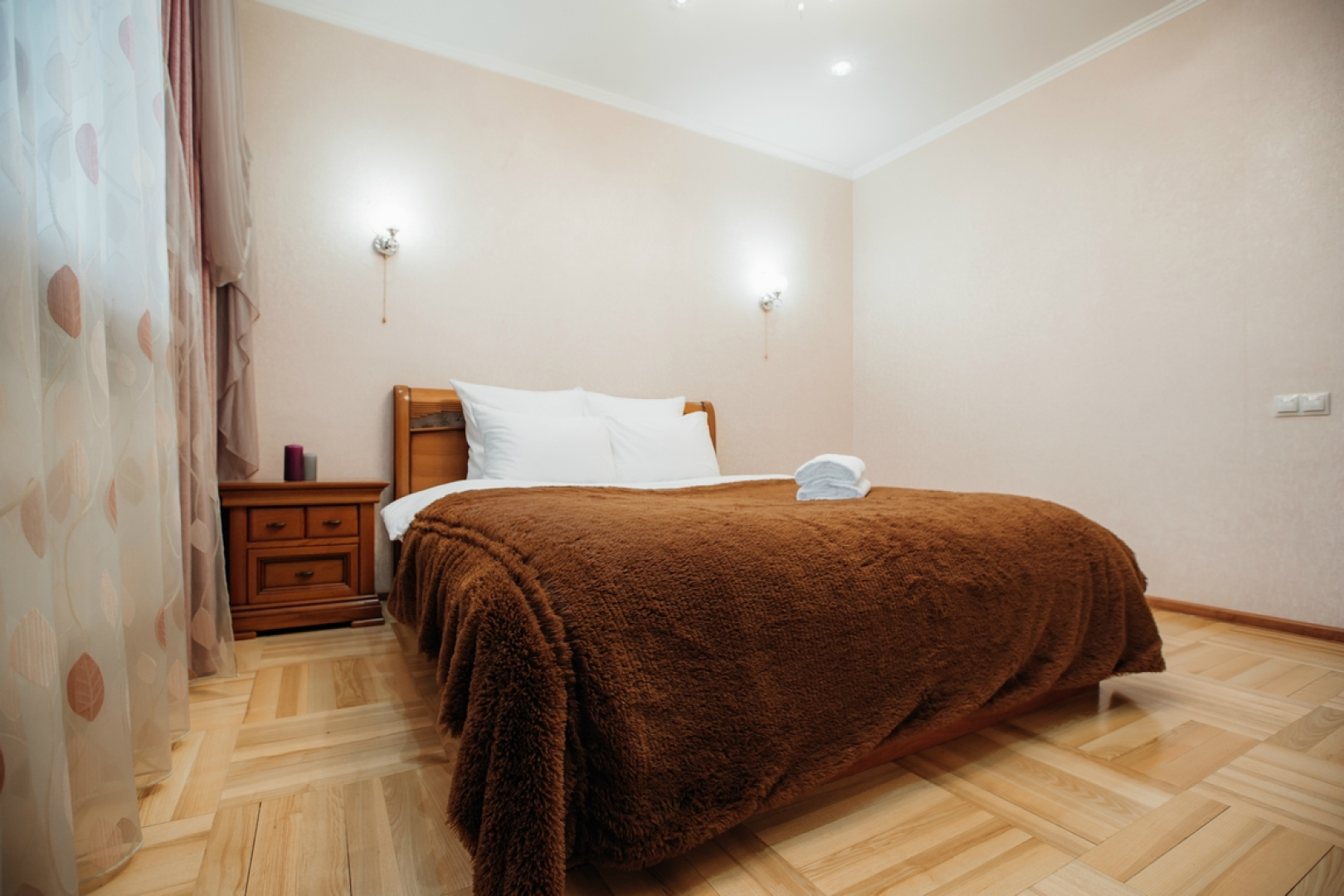 Трехкомнатные апартаменты возле Музея Космонавтики в Новом доме с Панорамными окнами 1/16