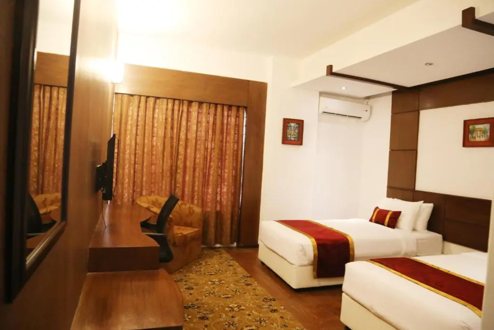 Отель Grand Oriental