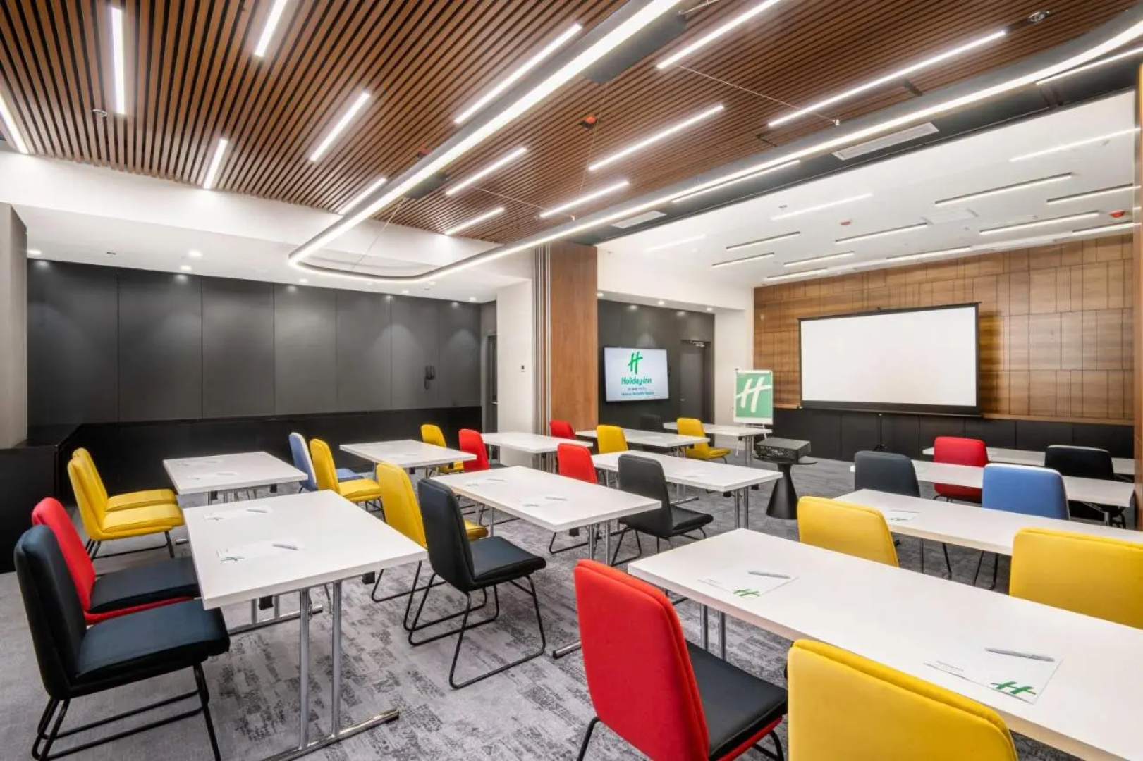 Отель Holiday Inn Yerevan Republic Square, an IHG Hotel