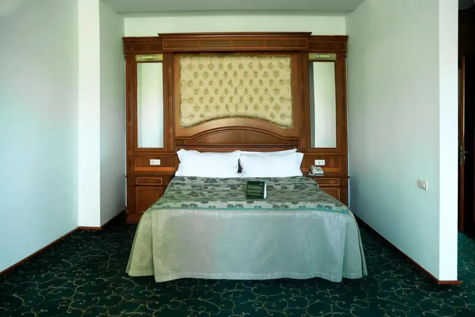 Отель Hotel Russia