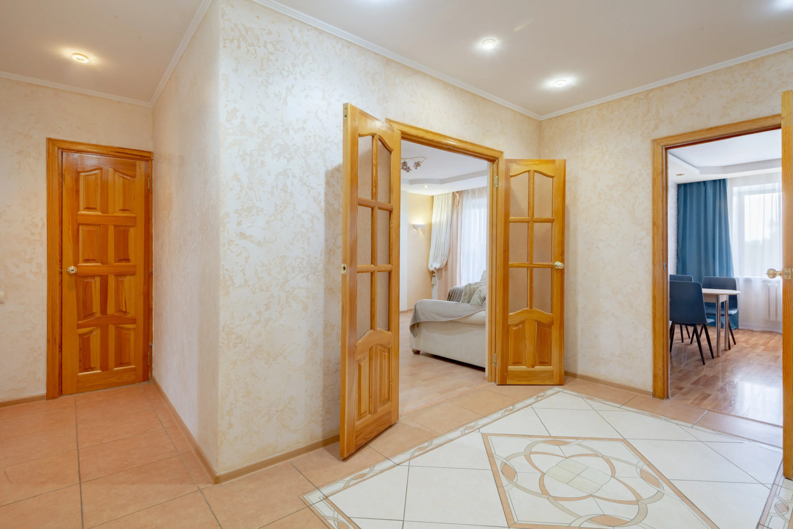 Квартира 3-к просторная недалеко от МНТК на пр.9-ой Пятилетки от RentAp, 6 сп.мест