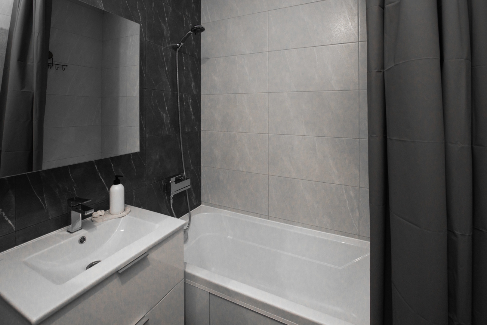 Апартаменты Unique Apart Канарейка напротив ЛДК и Кузбасс-Арены на 1-ой Заречной 9