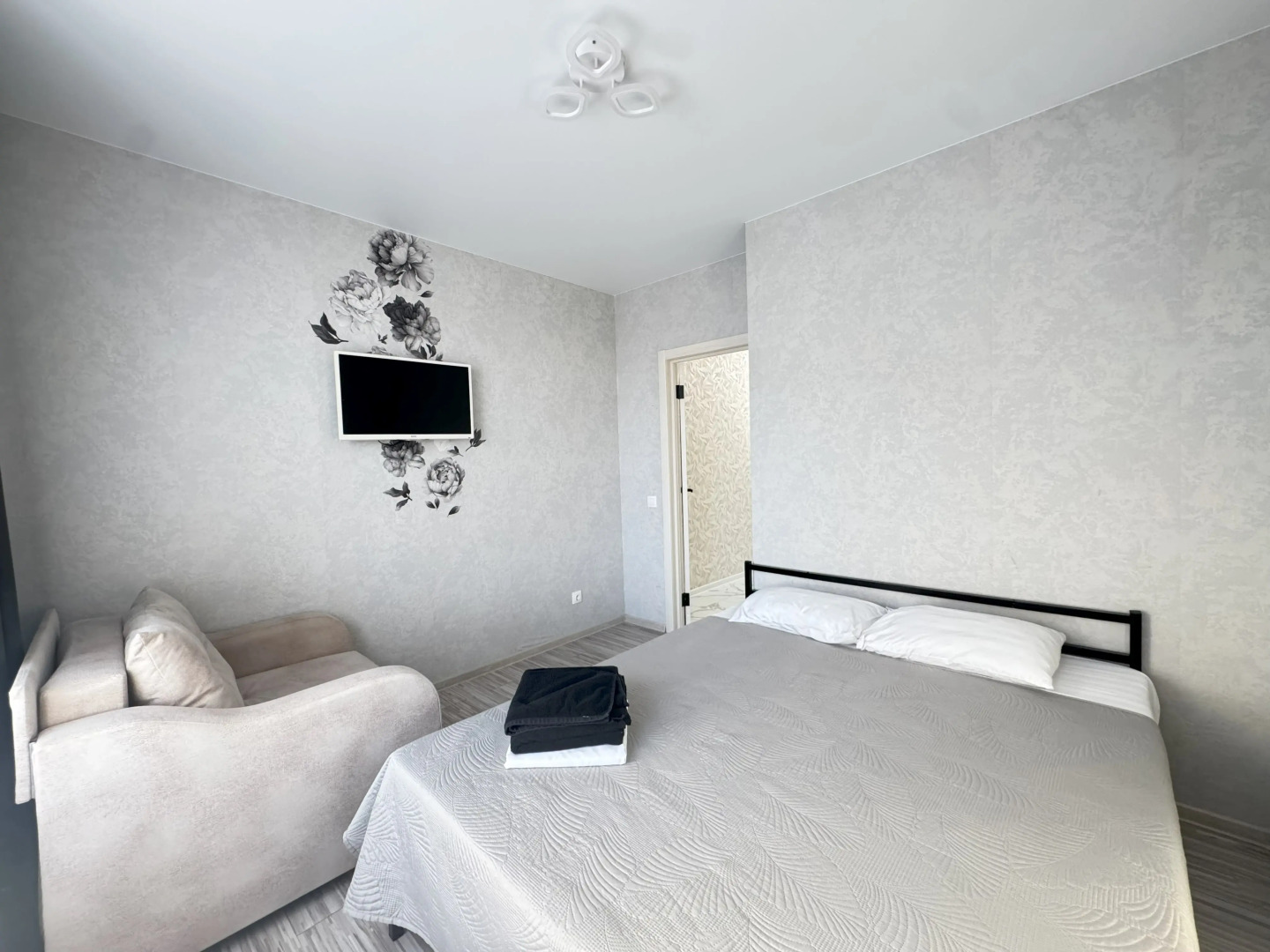 Квартира Пятиместная Красивая в Новом Районе Дивный Квартал у Озера