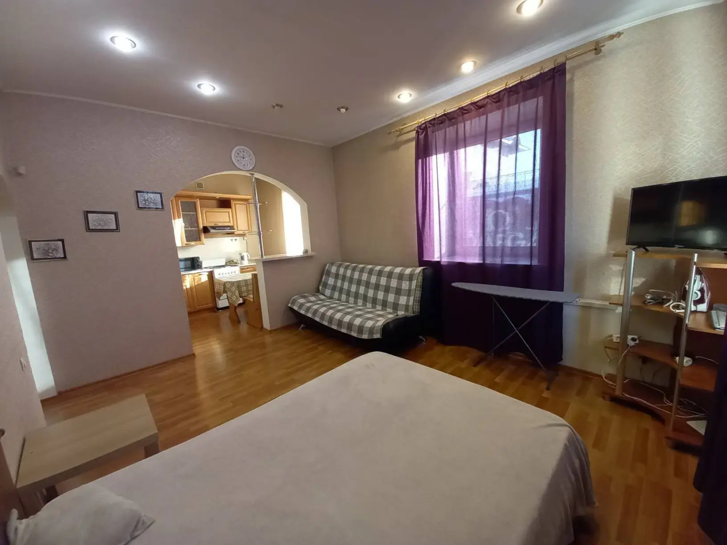 Апартаменты Like Home Богдана Хмельницкого 1