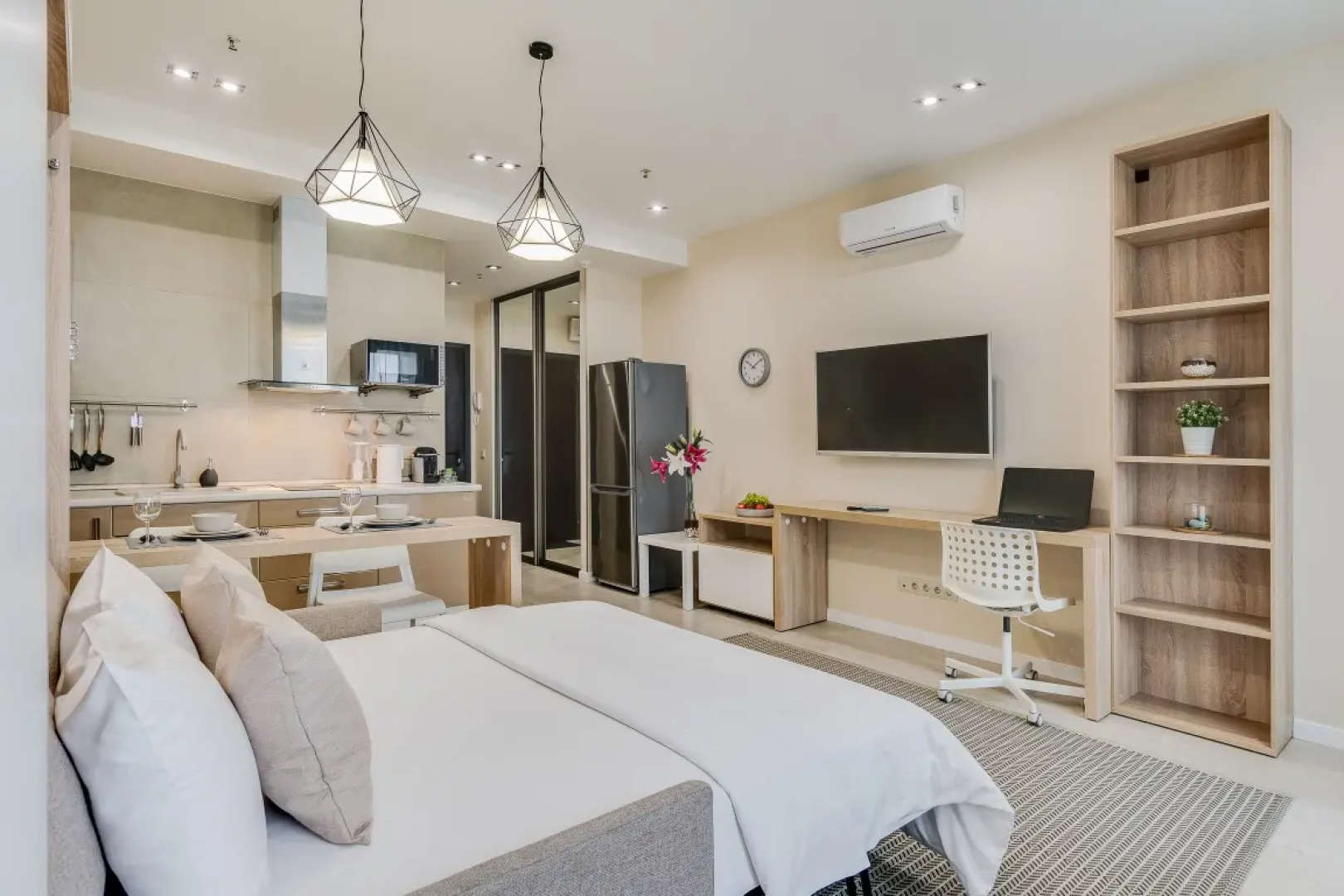 Апартаменты Премиум с Балконом и Видом на Город Business Apartments