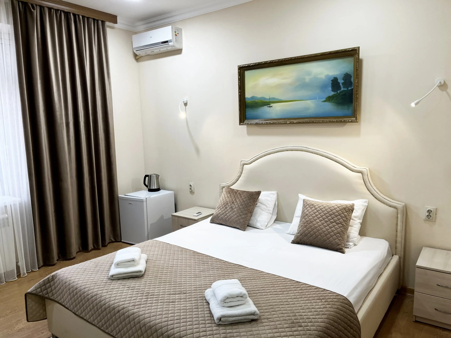 Отель Академия