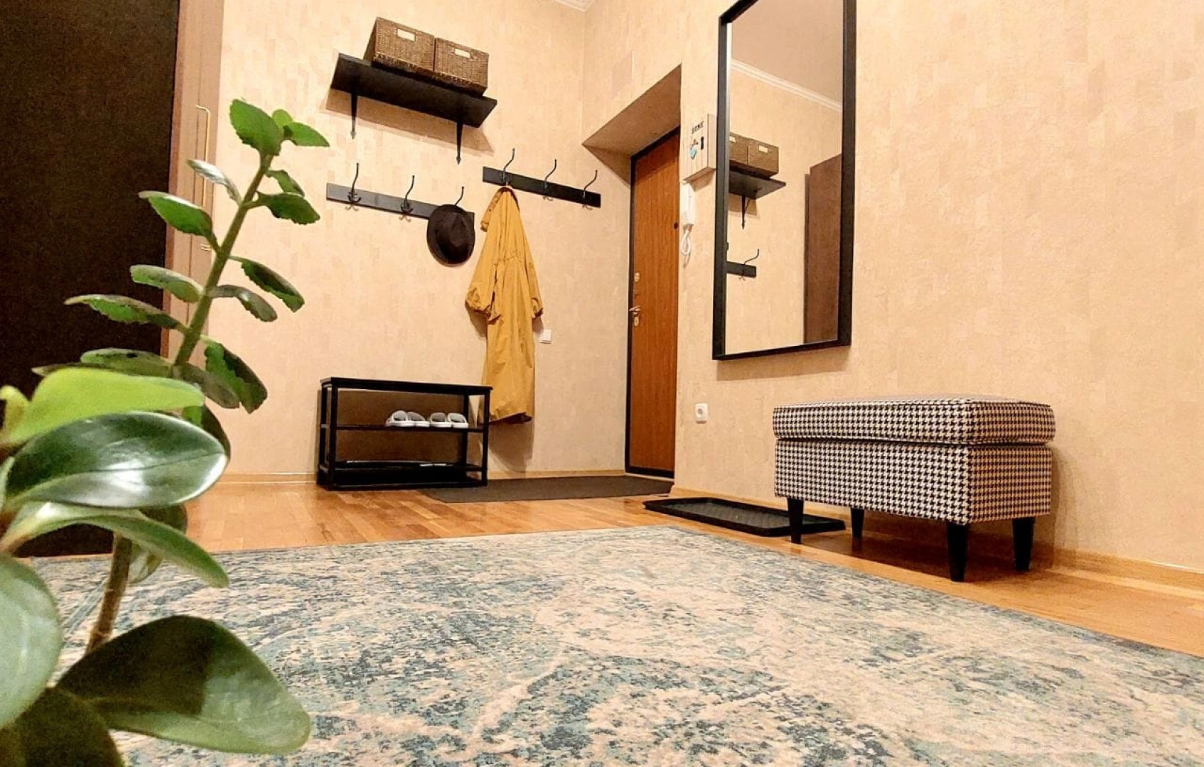 Семейные апартаменты в центре рядом с метро и набережной озера Кабан