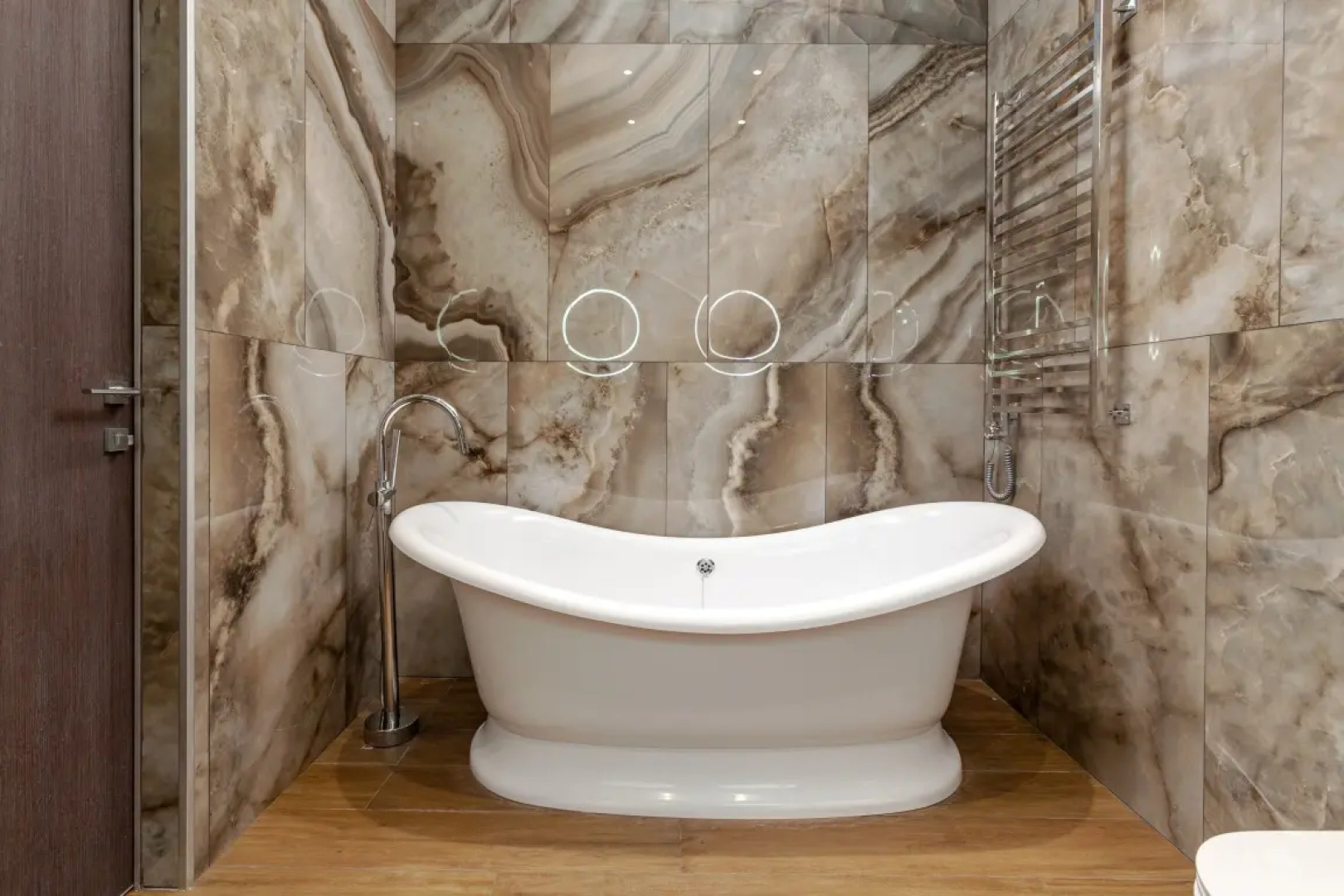 Трехкомнатный апартамент на 40 этаже