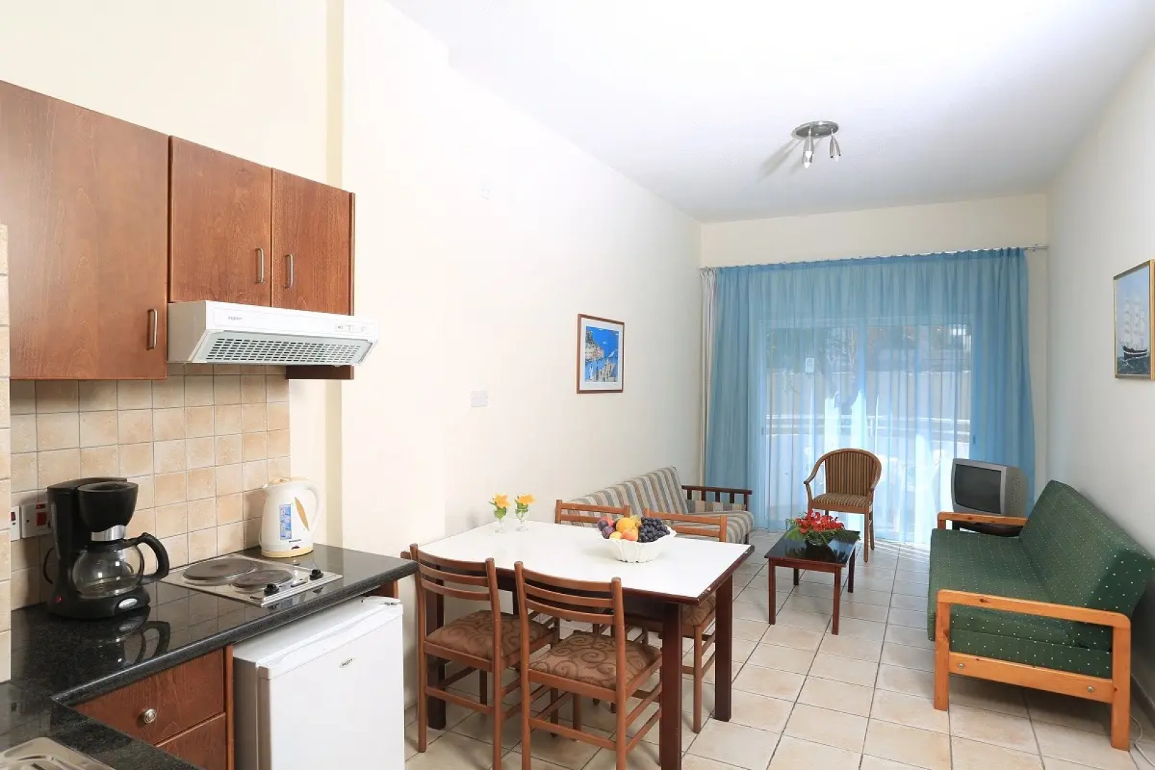 Отель Jacaranda Apartments