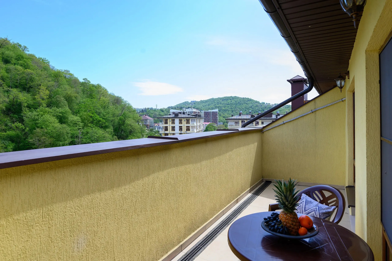 Студия с террасой и видом на горы. Кватро 150