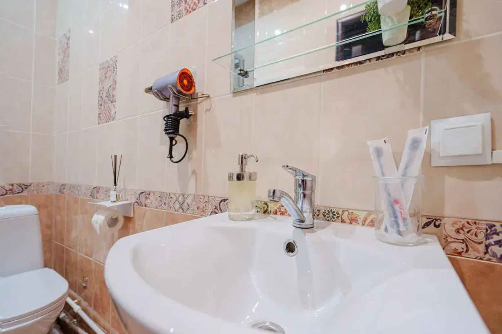 Студия Granada уютная современная в новом доме