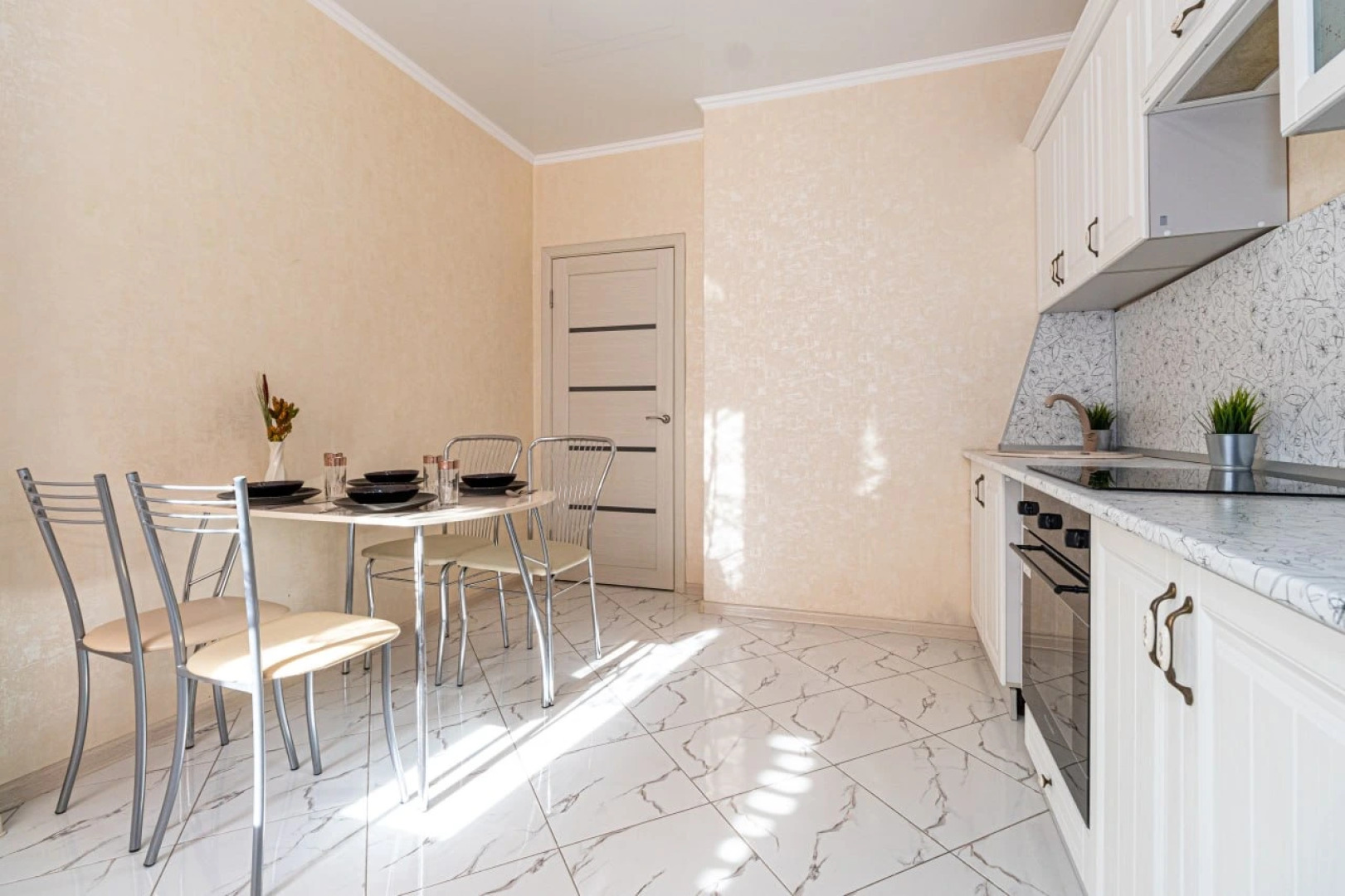 Апартаменты с Новым Ремонтом Возле Парка Галицкого