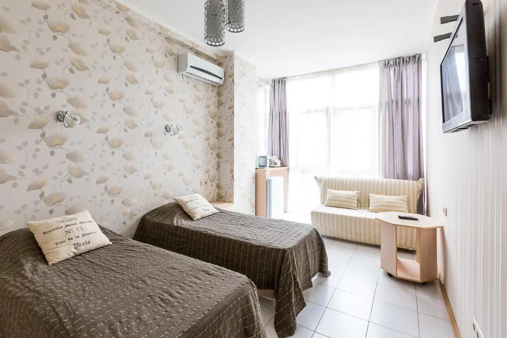 Апартаменты Светлана-Центр у моря с видом на сад магнолий