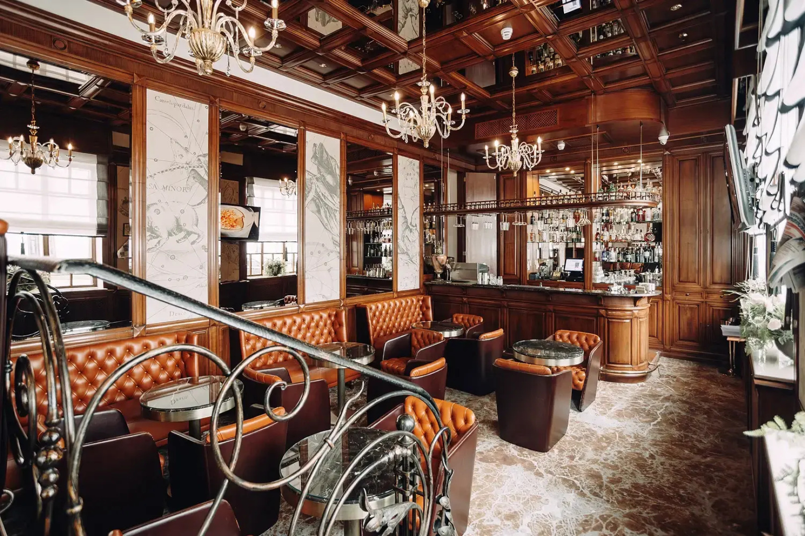 Отель Амбассадори