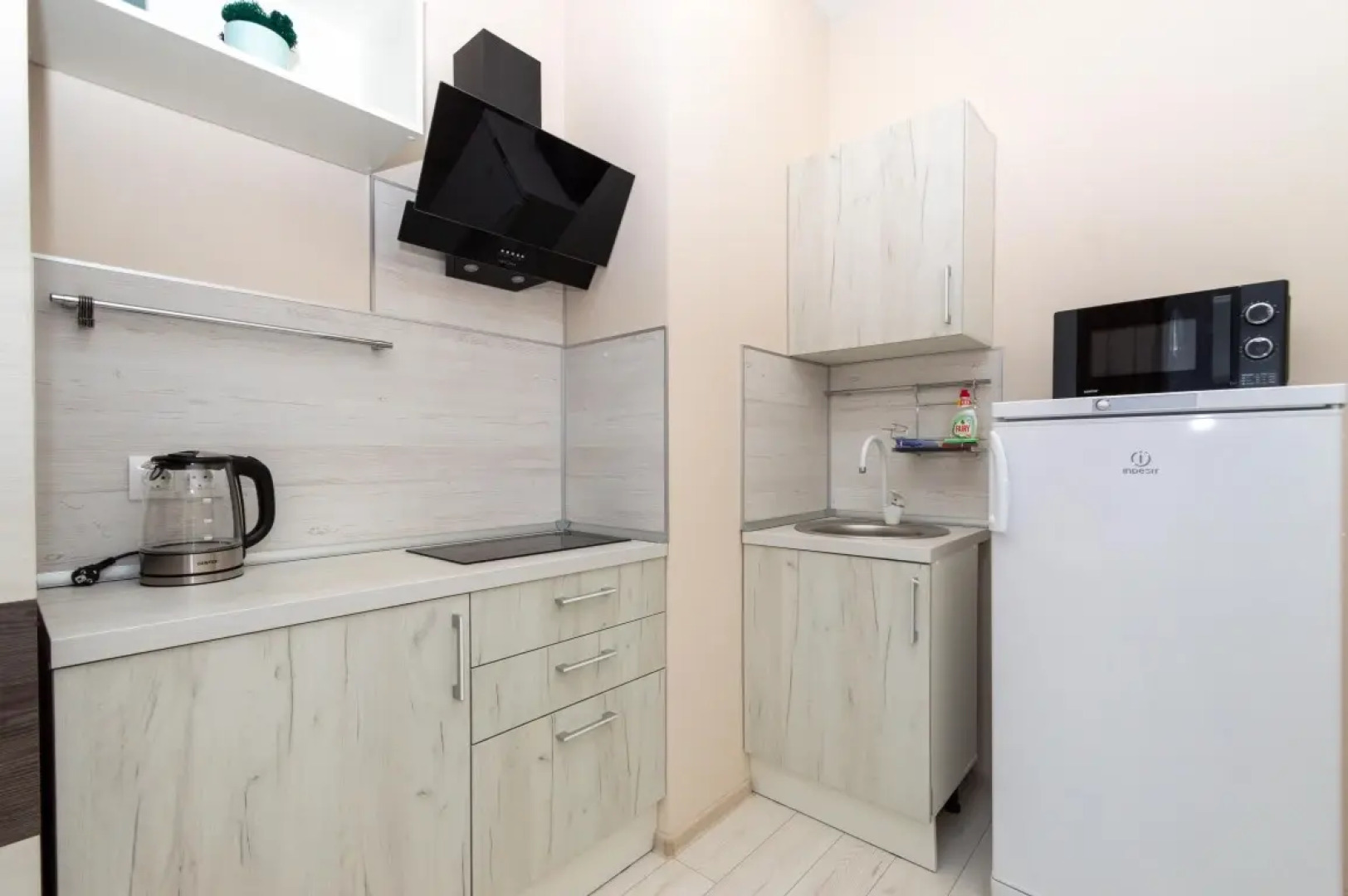 Апартаменты Мини студия в Центре с кухней, душем и большим окном