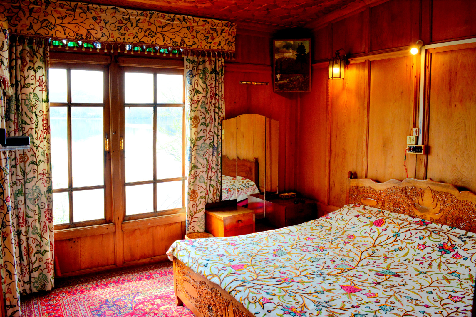 Отель Houseboat Golden Flower