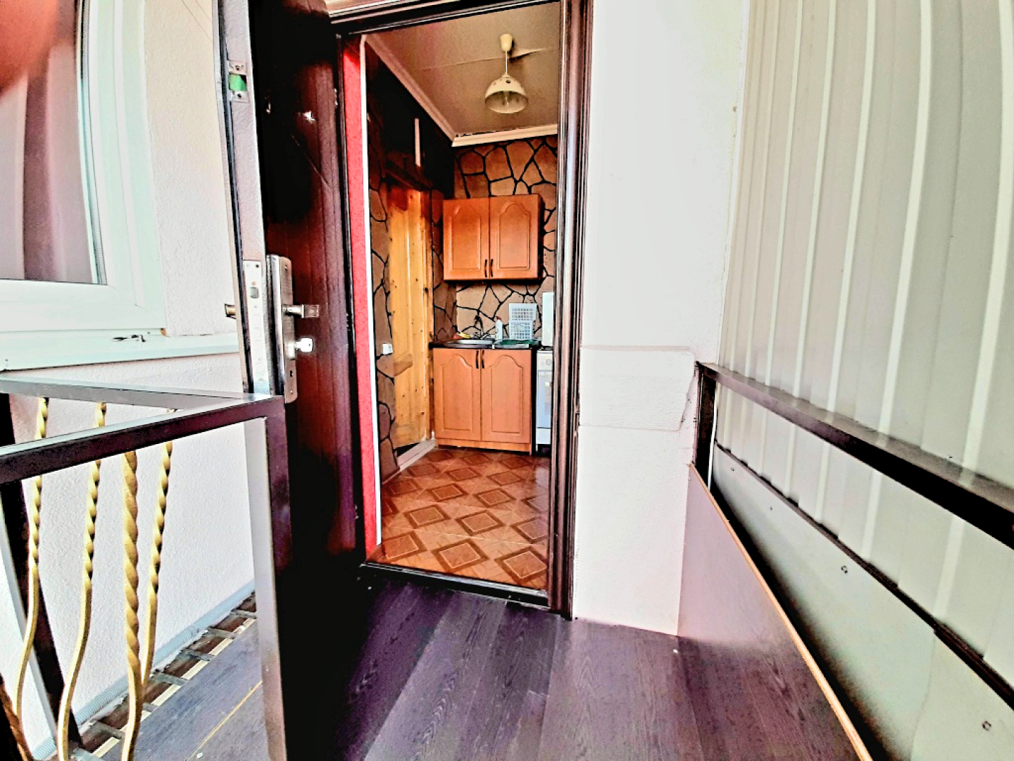 Квартира двухкомнатная на втором этаже