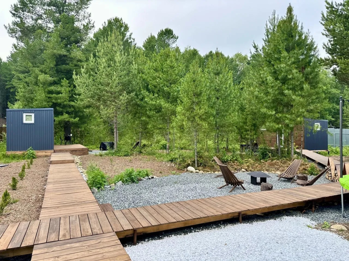 Частный Дом в Окружении Кедpового Леса со Своей Террасой и Мангальной Зоной