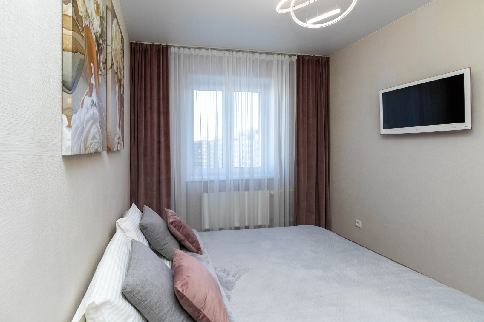 Квартира комфортные Ивана Захарова 18/2