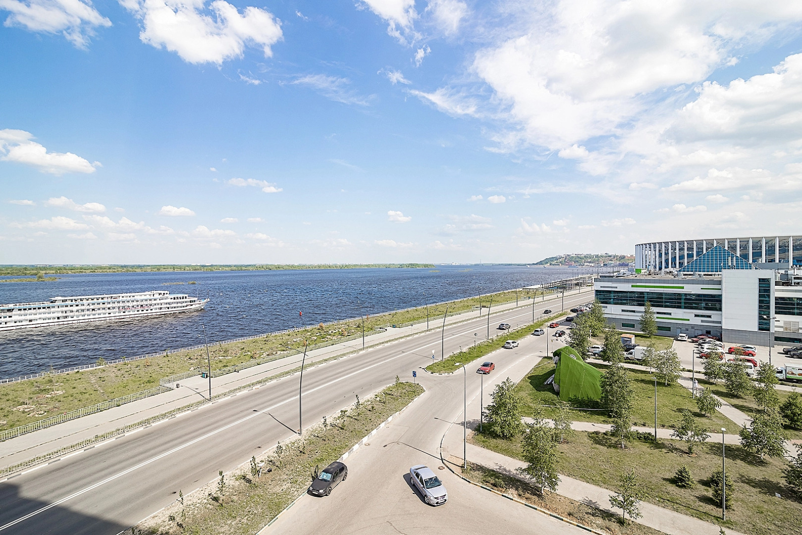 Апартаменты двухкомнатные c видом на Волгу на Волжской набережной  25, м.Cтрелка. Сова-Дом