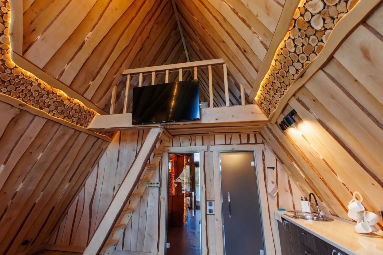 Частный дом С баней и чаном с видом на озеро