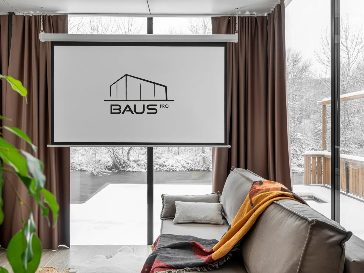 Частный Дом на Берегу Реки с Приватной Террасой и Джакузи