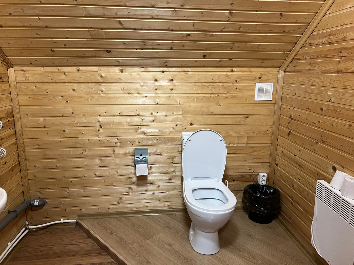 Частный дом у озера