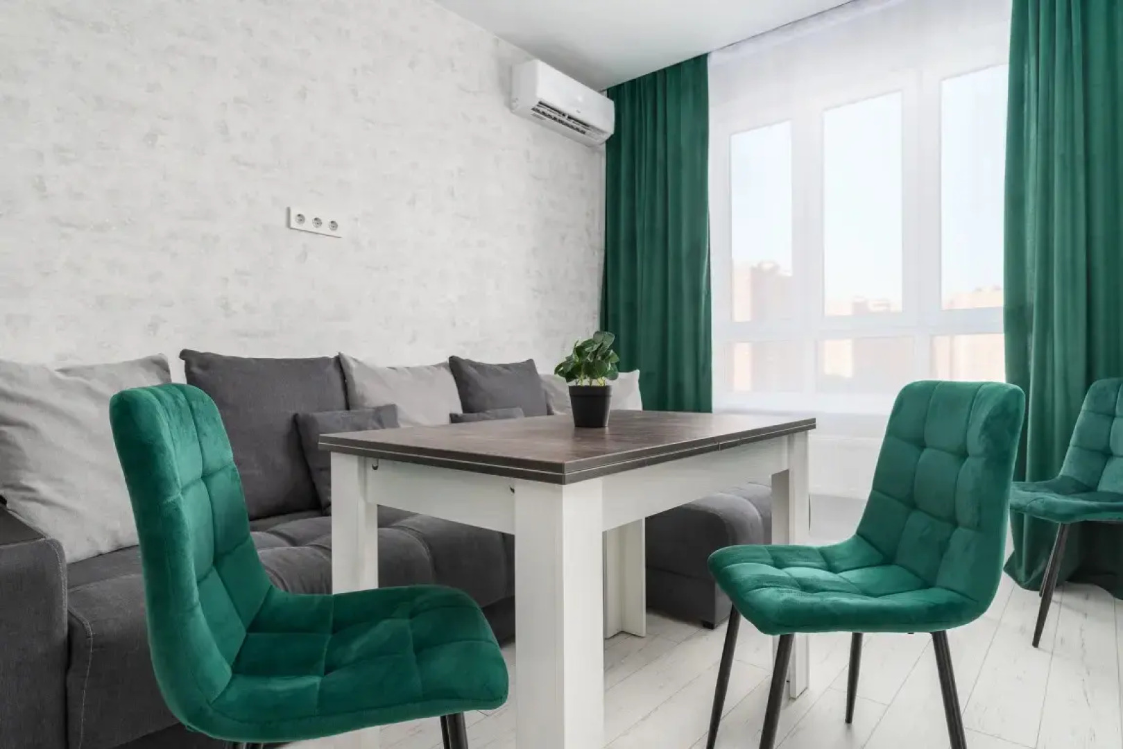 Апартаменты Люкс Тут Живут Парк и Стадион