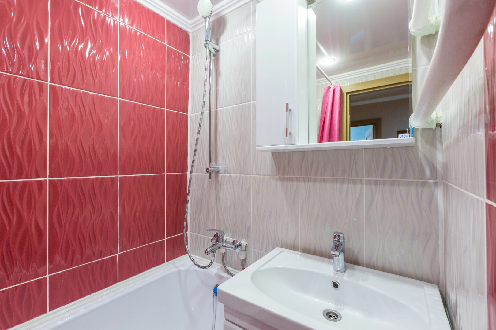 Апартаменты Гости Любят у метро Римская Бежевая