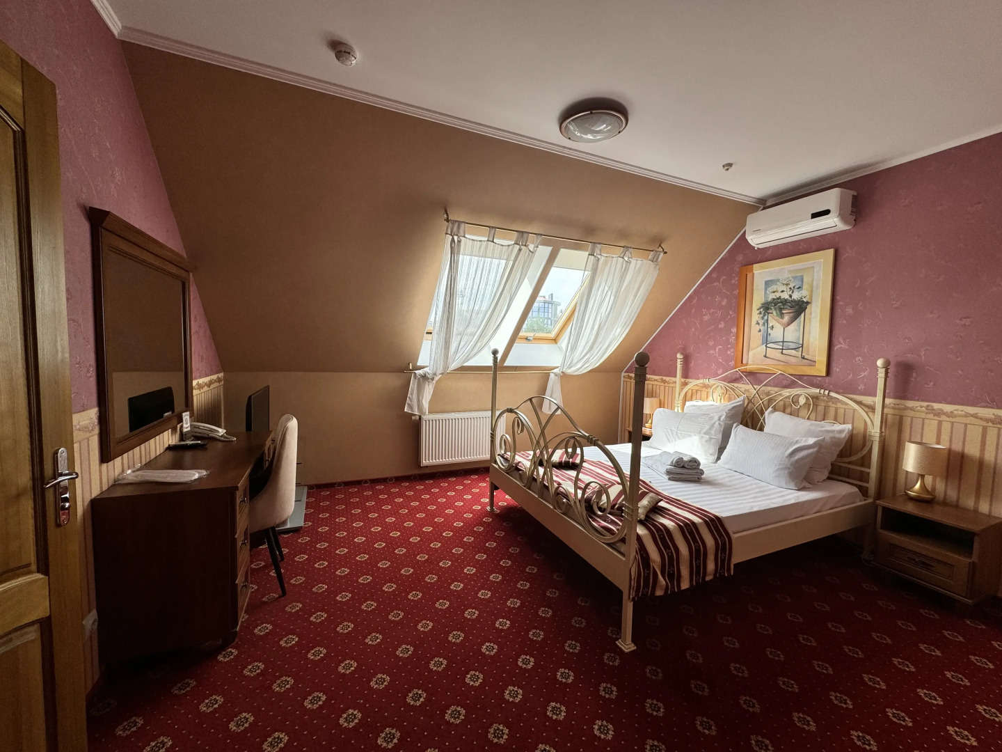 Отель Ренессанс