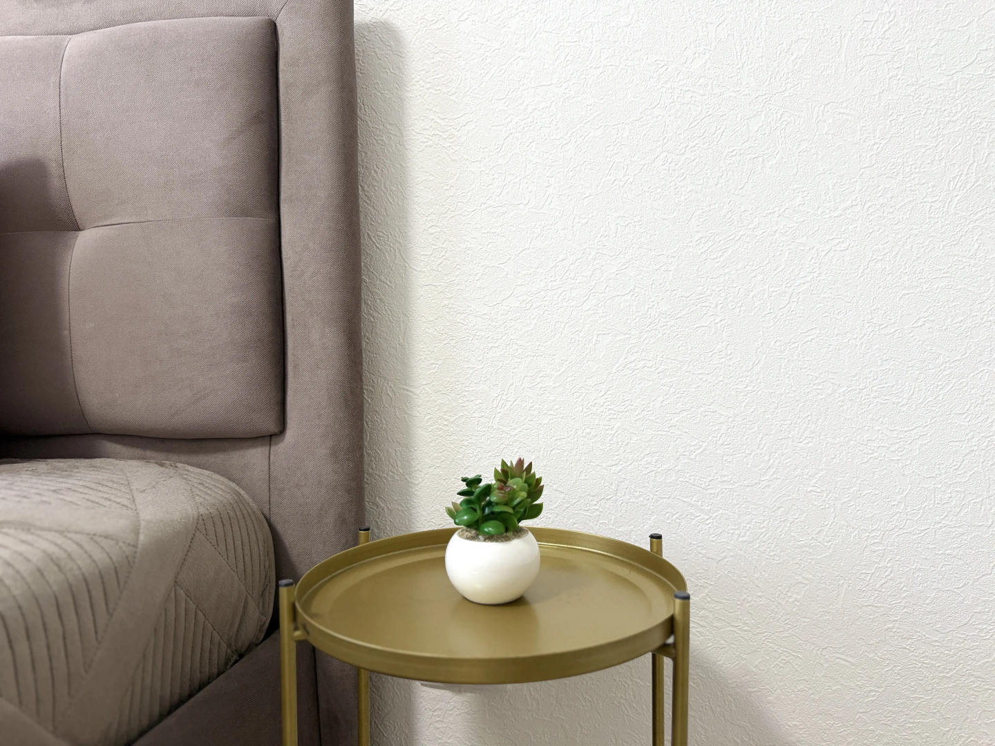 Апартаменты Элитные на берегу реки Тура с видом на Мост Влюбленных