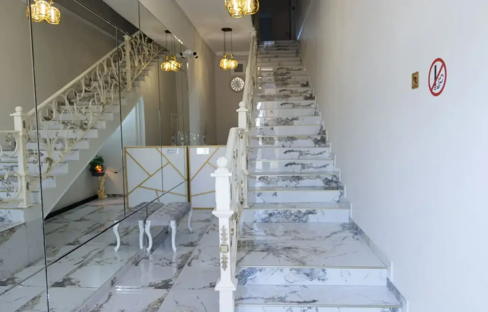 Отель Корона