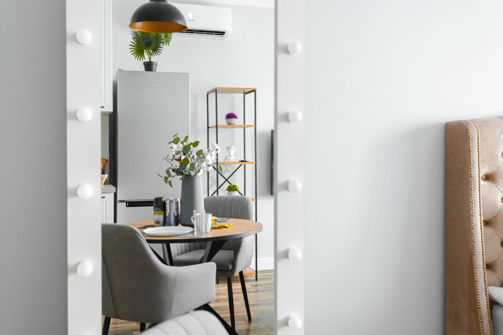 Апартаменты Lalapart Gray stone на 30 этаже небоскреба Савеловский Сити